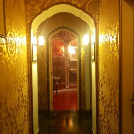 לינה וארוחת בוקר Savarini 4*