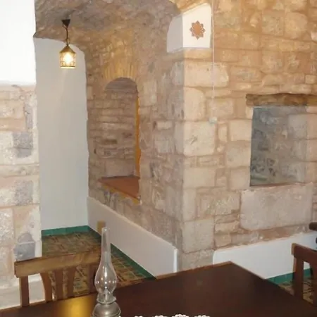 לינה וארוחת בוקר Savarini