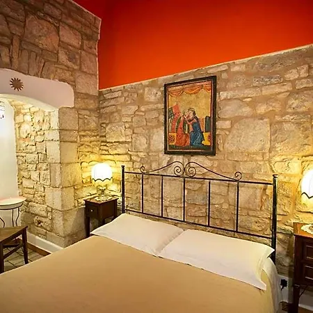 Savarini Bed and Breakfast 4*
