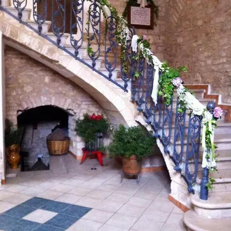 Savarini Bed and Breakfast 4*