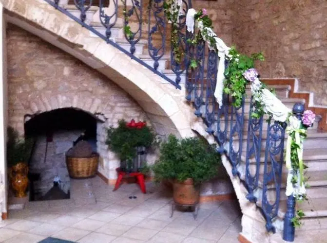 Savarini Bed & Breakfast 4*